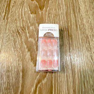 DASHING DIVA Magic Press On Nails Short Length